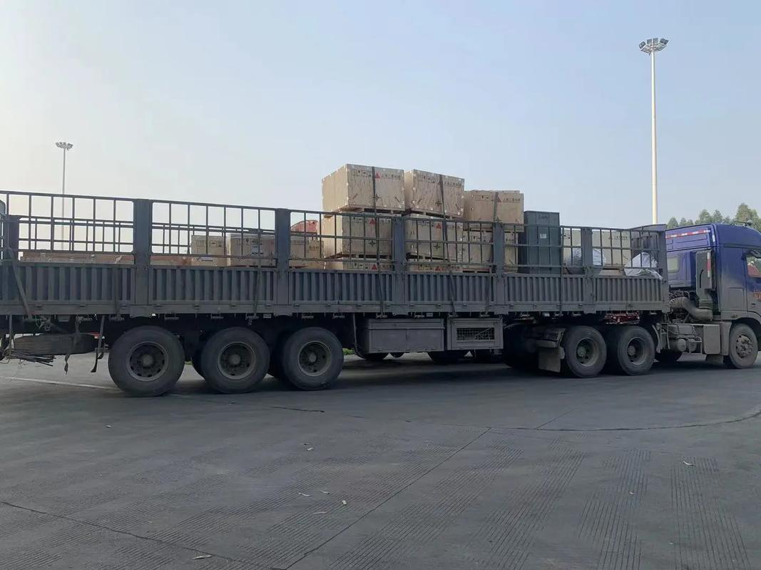 东莞制造补料运输案例:昆明宏宾物流整车直达到仓验收